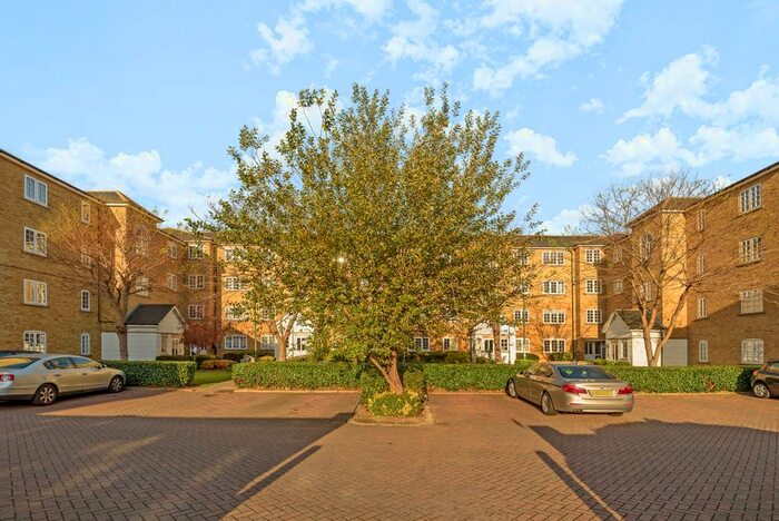 2 Bedroom Flat To Rent In Elizabeth Fry Place, London, SE18