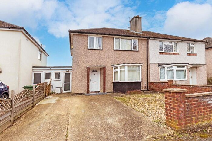 3 Bedroom Semi Detached House For Sale In Moreton Way, Slough, Berkshire, SL1