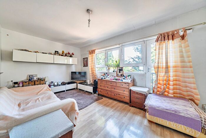 3 Bedroom Flat For Sale In Castlecombe Drive, Southfields, London, SW19