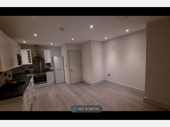 2 Bedroom Flat To Rent In High Street, Tutbury, Burton-On-Trent, DE13