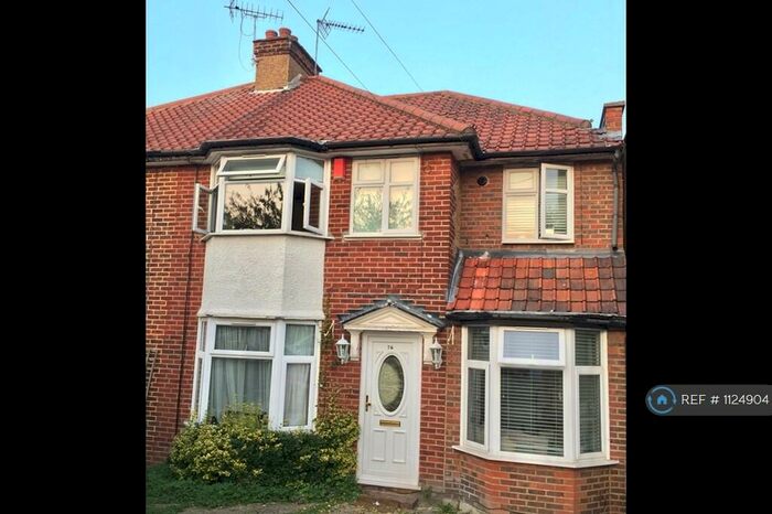 5 Bedroom Semi-Detached House To Rent In The Greenway, London, NW9