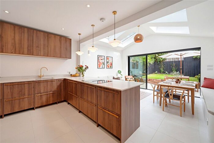 4 Bedroom Terraced House For Sale In Chertsey Street, SW17