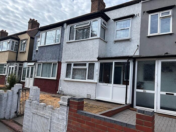 3 Bedroom Detached House To Rent In Mitcham Road, Croydon, Surrey, CR0