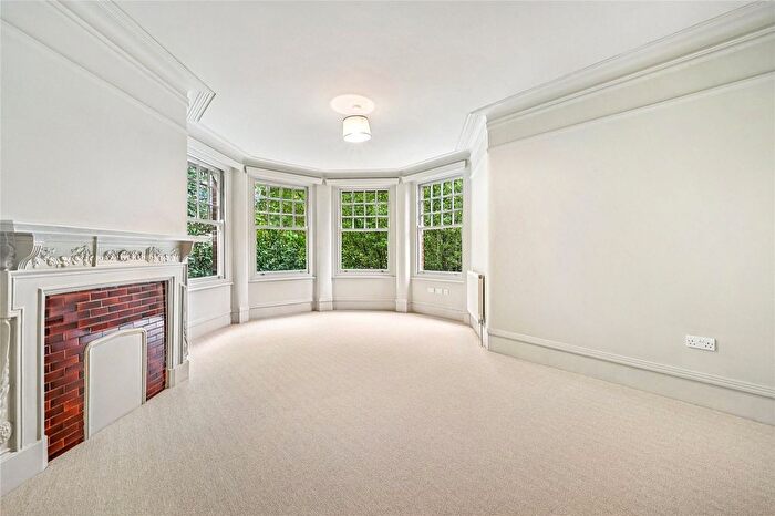 3 Bedroom Flat For Sale In Aynhoe Mansions, Aynhoe Road, London, W14