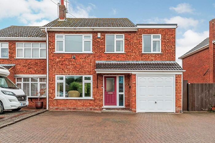 4 Bedroom Semi-Detached House For Sale In Southfield Close, Nuneaton, CV10