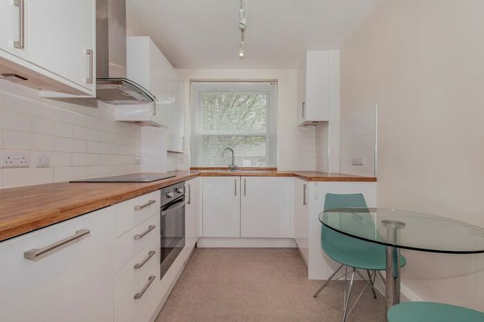 2 Bedroom Flat To Rent In Park Close, Oxford, OX2