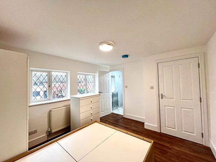 5 Bedroom End Of Terrace House To Rent In Spencer Road, Slough, SL3