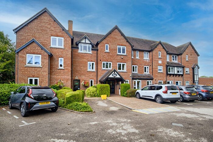 1 Bedroom Flat For Sale In Swan Court Banbury Road, Stratford-Upon-Avon, CV37