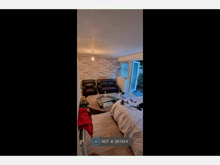 Studio To Rent In Rapley House, London, E2