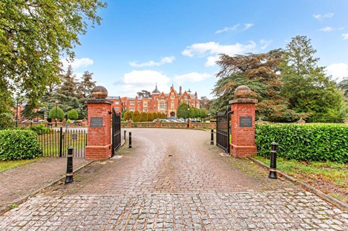 2 Bedroom Flat For Sale In Longbourn, Windsor, Berkshire, SL4