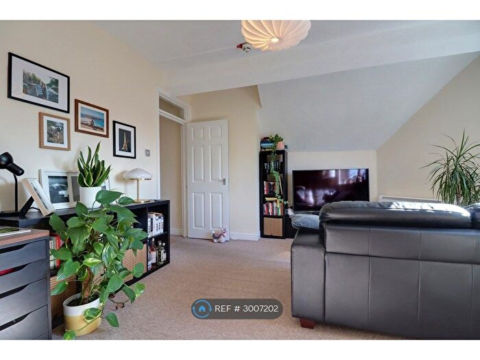 2 Bedroom Flat To Rent In Dickenson Road, Manchester, M13