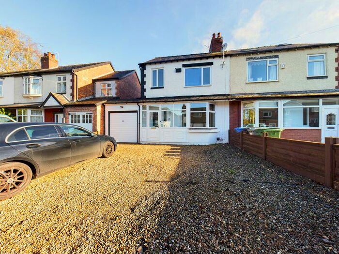 4 Bedroom Semi-Detached House To Rent In Lyndhurst Avenue, Davyhulme, Trafford, M41