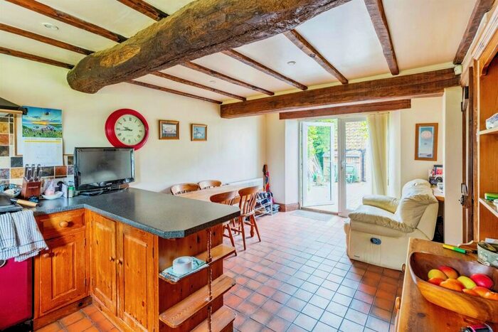 4 Bedroom Detached House For Sale In Church Lane, Great Doddington, NN29