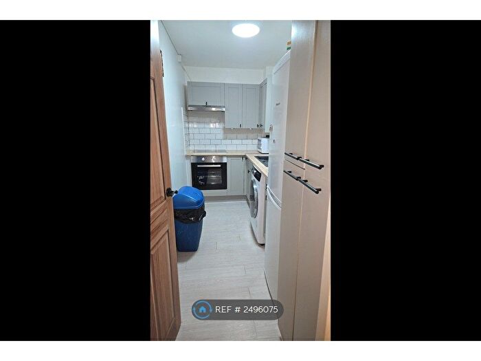 1 Bedroom Flat To Rent In Stoneleigh Court, London, N17