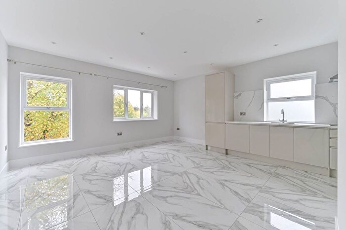 3 Bedroom Flat To Rent In Elm Road, Sutton, Wallington, SM6