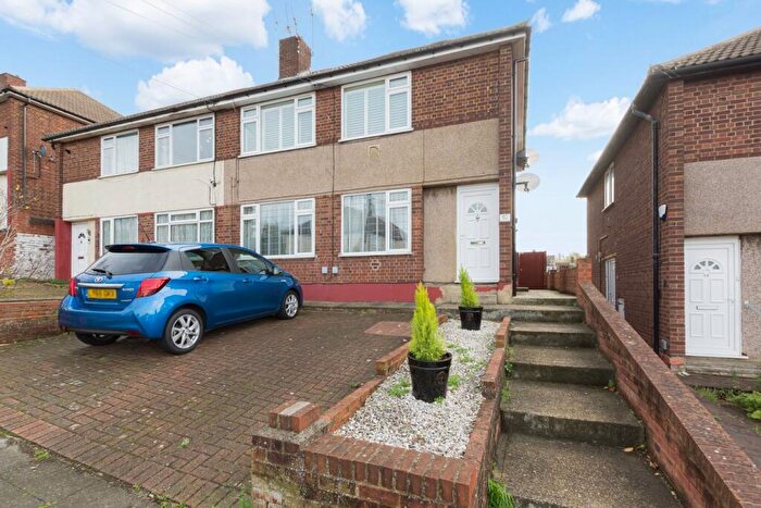 2 Bedroom Maisonette For Sale In Brook Lane, Bexley, DA5