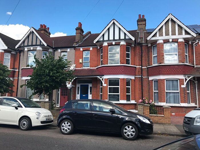 4 Bedroom Terraced House To Rent In Charlbury Gardens, Ilford, IG3