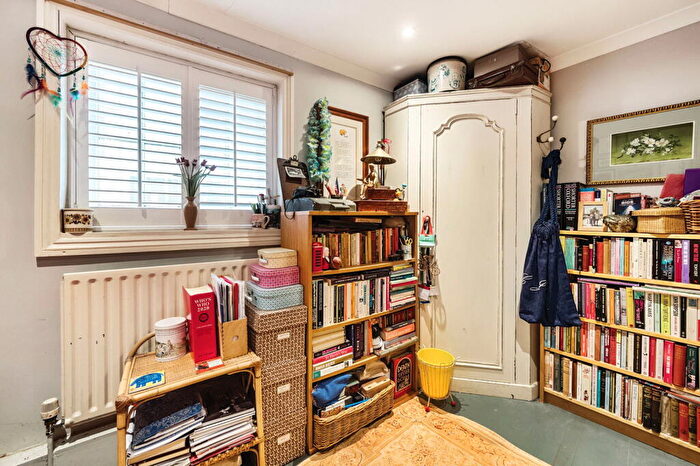2 Bedroom Flat For Sale In Kennington Road, London, SE11