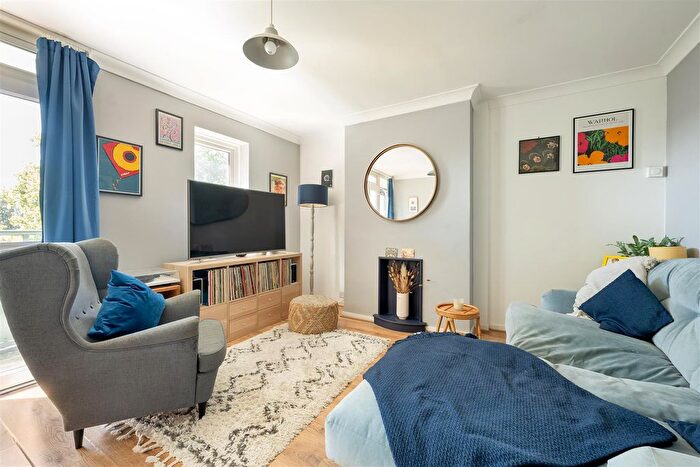 2 Bedroom Maisonette For Sale In Avon Road, Walthamstow, E17