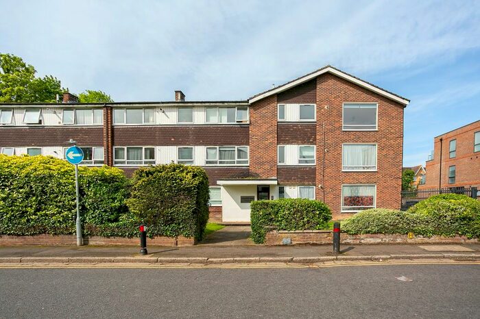 2 Bedroom Flat To Rent In Crakers Mead, Rosslyn Road, WD18