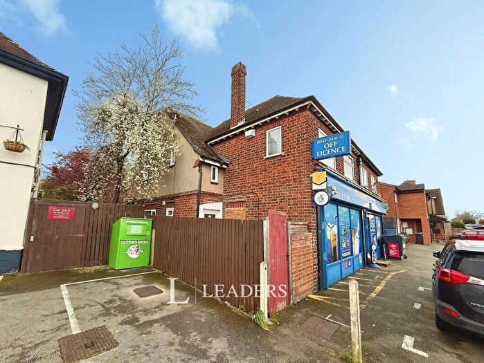 3 Bedroom Maisonette For Sale In Bradwell Road, Bradville, Milton Keynes, MK13