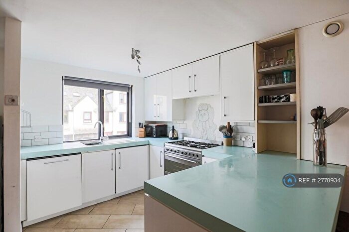 3 Bedroom Semi Detached House To Rent In Pointers Close, London, E14