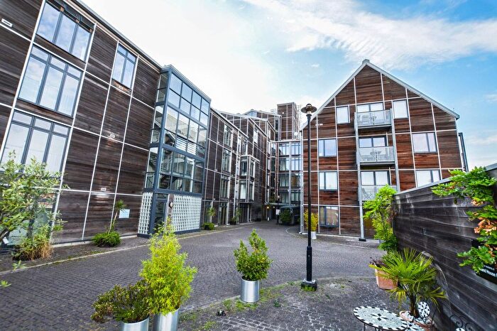 2 Bedroom Flat To Rent In Three Mill Lane, Bow, London, E3
