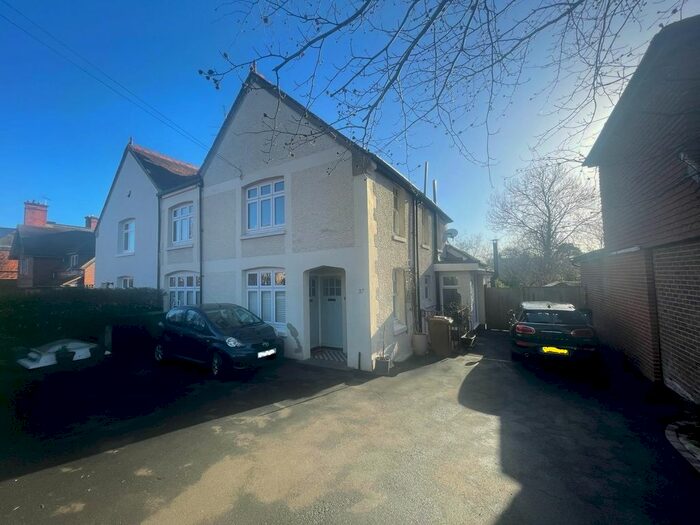 2 Bedroom Flat To Rent In St. Andrews Road, Henley-On-Thames, Oxfordshire, RG9
