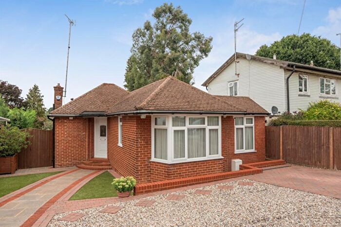 3 Bedroom Detached Bungalow For Sale In Lindal Crescent, Enfield, EN2