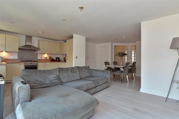 2 Bedroom Flat For Sale In Spencer Place, Kings Hill, West Malling, Kent, ME19