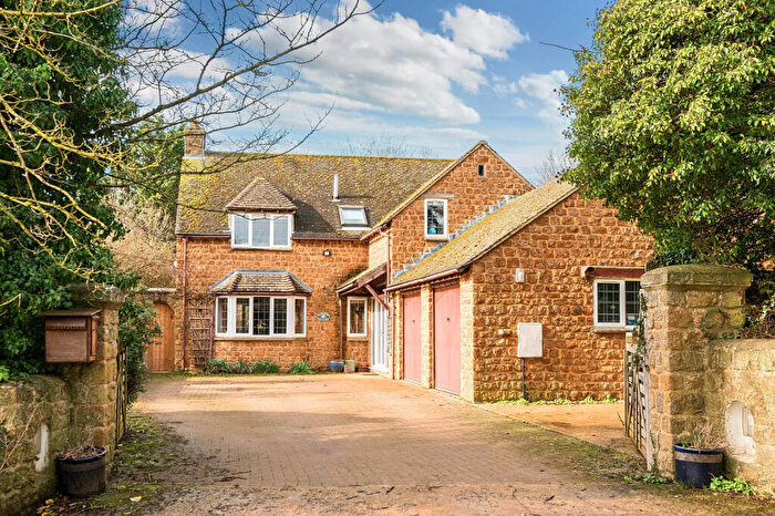 4 Bedroom Detached House For Sale In Main Street, North Newington, OX15