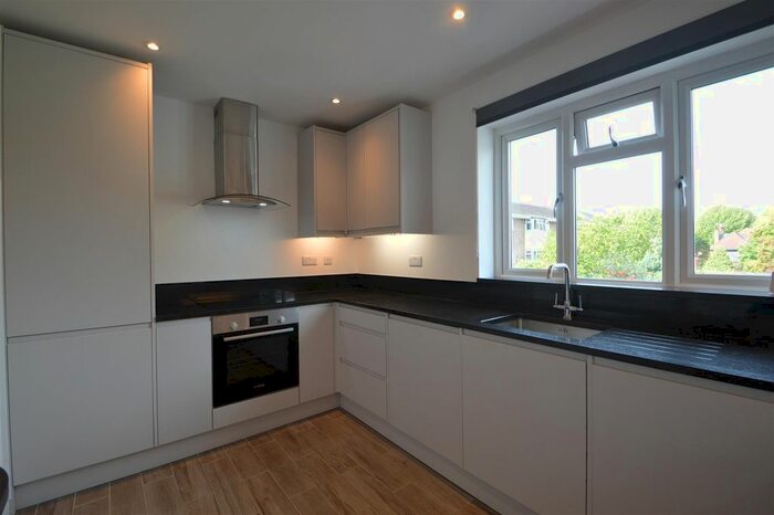2 Bedroom Maisonette To Rent In Lovelace Road, Surbiton, KT6