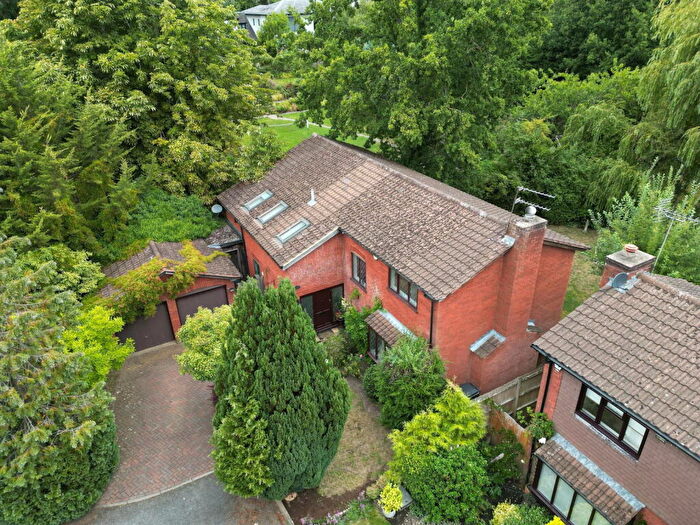 5 Bedroom Detached House For Sale In Rockways, Arkley, EN5