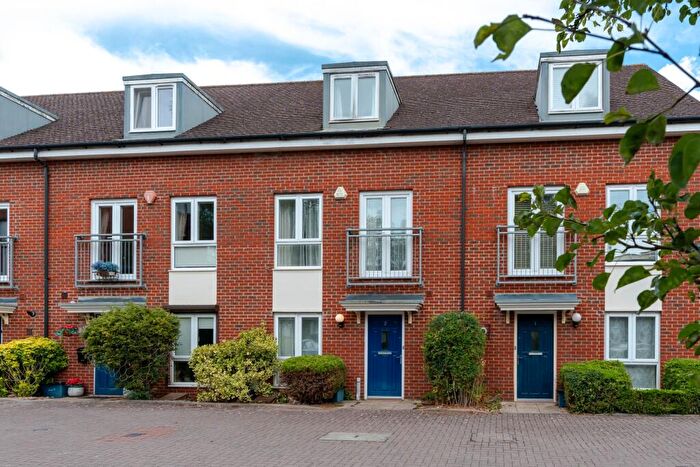 4 Bedroom Terraced House For Sale In Isis Close, Oxford, OX1