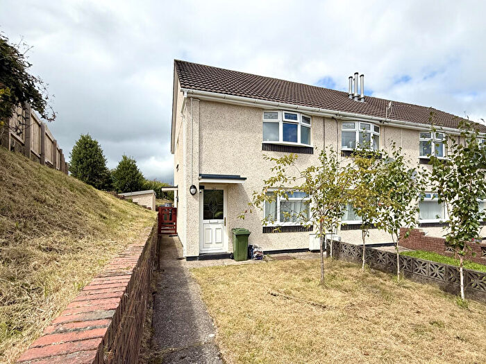 2 Bedroom Flat For Sale In Maesgwyn, Cwmdare, Aberdare, CF44