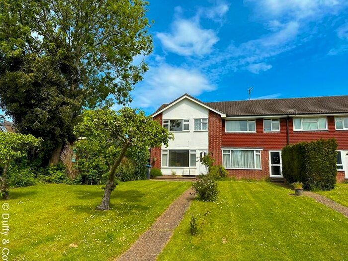 1 Bedroom Flat To Rent In St. Edmunds Road, Haywards Heath, RH16