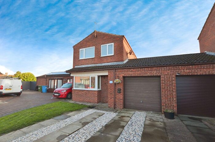 3 Bedroom Link Detached House For Sale In Stewart Close, Worksop, S81