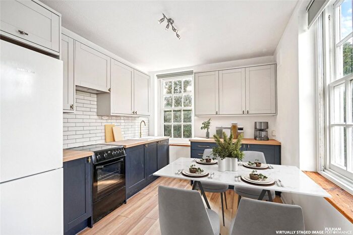 3 Bedroom Flat To Rent In White House, Vicarage Crescent, London, SW11