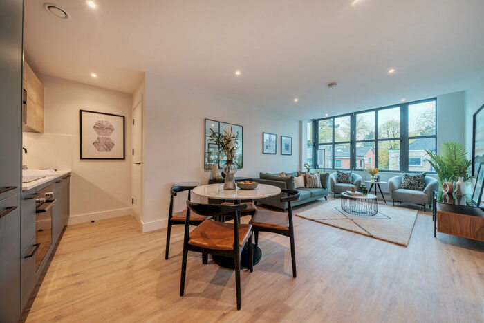 1 Bedroom Flat To Rent In The Vale, RH2