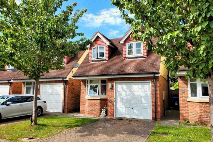 3 Bedroom Detached House To Rent In Byfleet, Surrey, KT14