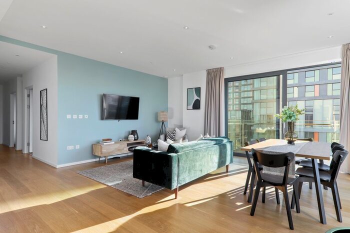 3 Bedroom Flat To Rent In , Victory Parade, London, E20