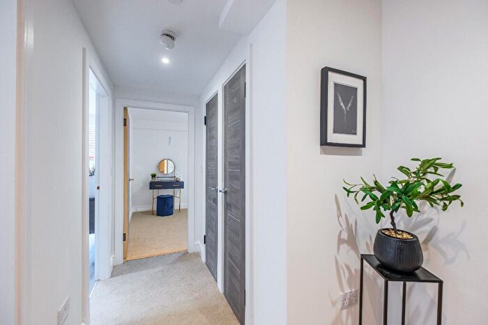 2 Bedroom Flat To Rent In Queen Mary Avenue, Queens Park, Glasgow, G42