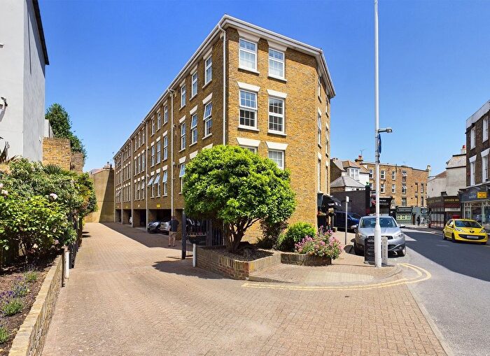 2 Bedroom Flat For Sale In York Street, Broadstairs, CT10