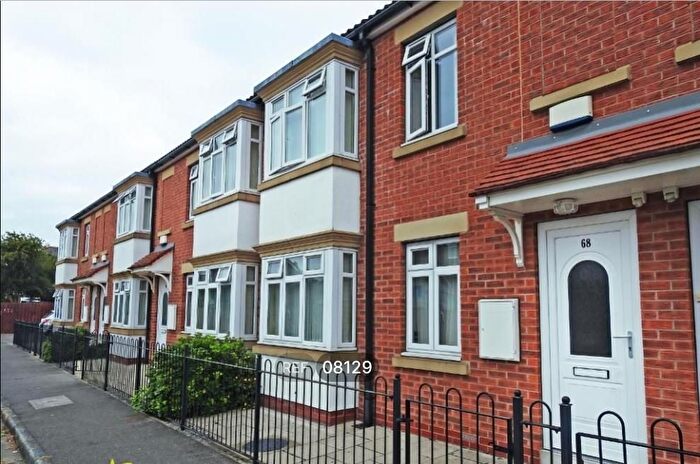 2 Bedroom Flat To Rent In Penshurst Avenue, Hessle, HU13