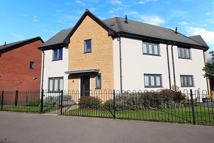 3 Bedroom Semi Detached House For Sale In Wheatfield Drive, Witney, OX29