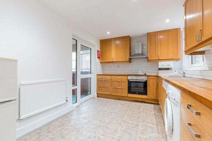 4 Bedroom Apartment To Rent In Camden Square, Camden, NW1