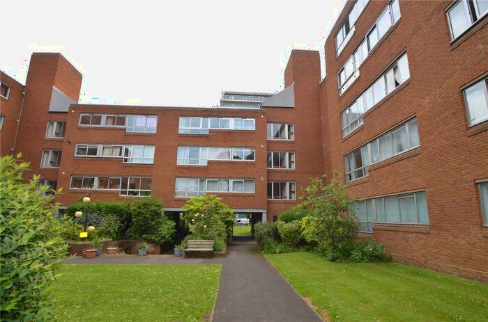 2 Bedroom Flat To Rent In Homefield Park, Sutton, Surrey, SM1