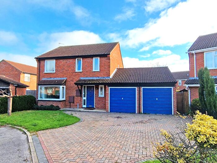 4 Bedroom Detached House For Sale In Waveney Close, Bicester, OX26