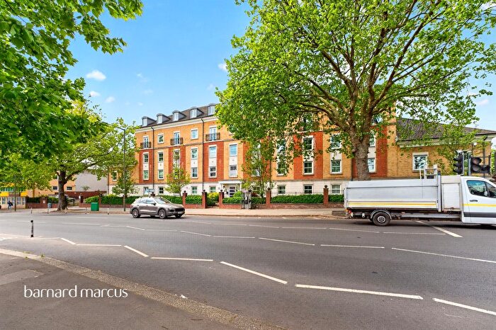 1 Bedroom Flat For Sale In High Road, London, N12