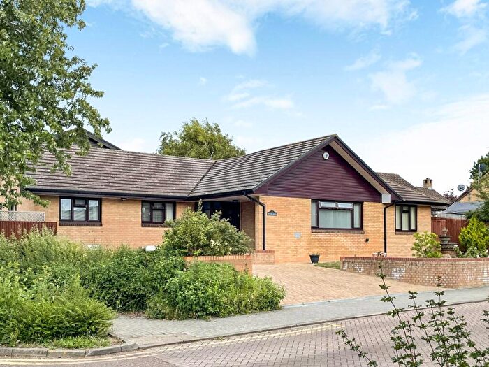 3 Bedroom Bungalow For Sale In Downley Avenue, Bradwell Common, Milton Keynes, MK13